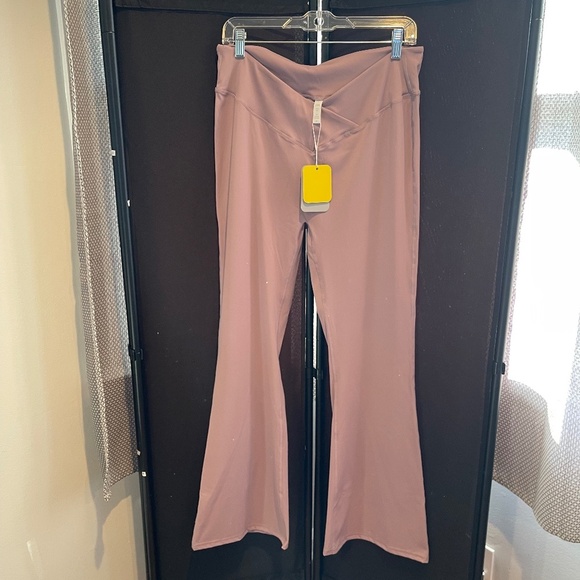 NWT Lemonsky Flare Yoga Pants w/ Crossover Waist, Brown and Purple, 2X - Picture 6 of 9